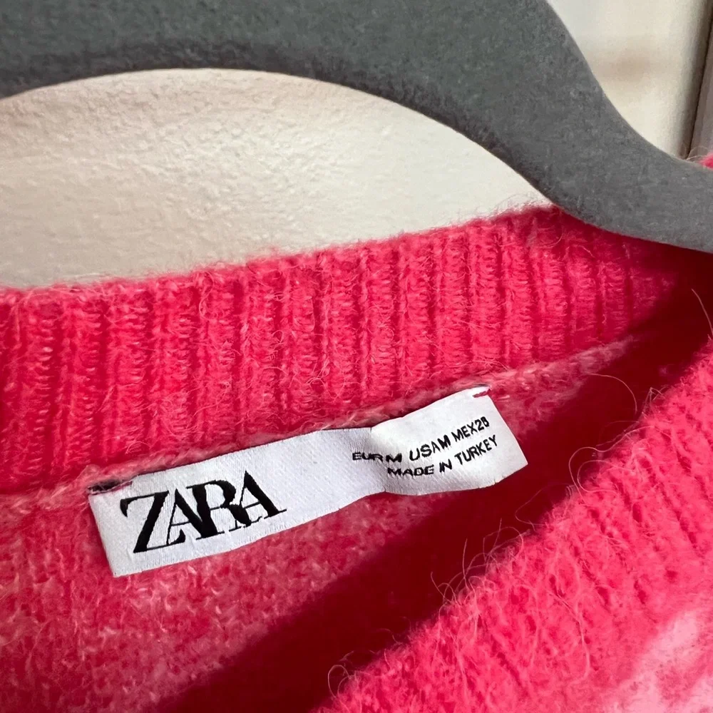 Zara Fuzzy Pink Cropped Crewneck Sweater with Floral Pattern - Picture 7 of 8